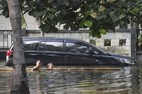 Ancaman Air Laut di Pantai Mutiara, Lindungi Kendaraan dari Korosi