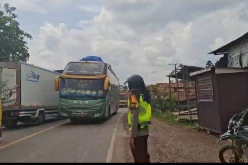 Mengapa Truk dan Bus Ambil Jalur Lawan: Kisah Bahaya Jalinsum Pantura