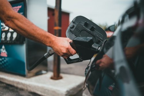 Kerugian Jangka Panjang Mobil Diesel Isi Solar Industri