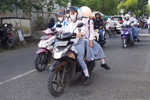 Keselamatan Berkendara: Pelajar Dilarang Naik Motor Tanpa SIM