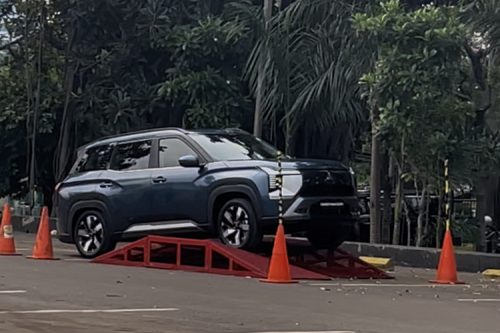Pilih Mana, Mitsubishi Destinator atau Toyota Innova Zenix Non-Hybrid?