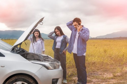 Mogok Saat Roadtrip Libur Nataru? Ini Langkah Darurat yang Harus Dilakukan