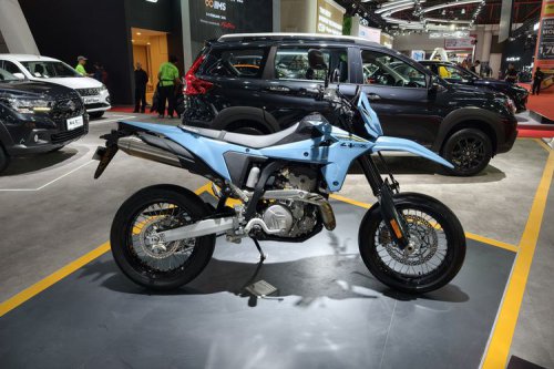Suzuki Pamerkan DR-Z4SM di IIMS 2026, Supermoto 400 cc