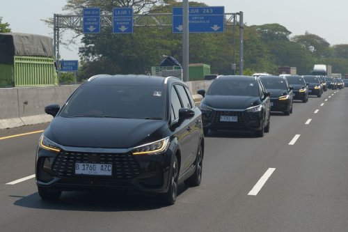 Daftar Mobil Hybrid Rp 300 Jutaan, Pilih MPV hingga SUV