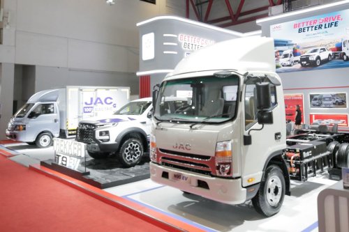 JAC Motors Pamerkan 3 Kendaraan Niaga Listrik