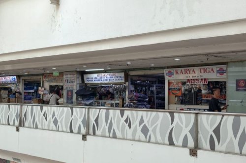 Sulitnya Mencari Sparepart Mobil China di Atrium Senen