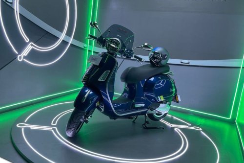 Komparasi Royal Alloy JPS 245 dengan Vespa GTS Super Tech