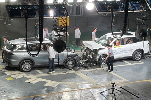 Chery Mau Rancang Mobil Pakai Bantuan AI