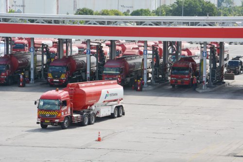 Hino Inspeksi Keselamatan Truk Tangki Pertamina