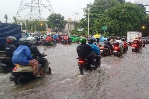Banjir Rendam Sejumlah Titik di Jakarta Sore Ini