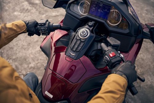 Honda, Honda Gold Wing Ternyata Tidak Melulu Minum BBM Oktan Tinggi
