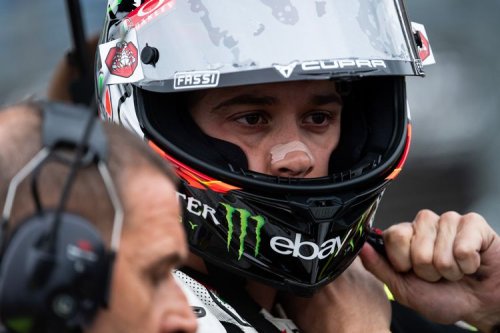MotoGP, Mengapa Pebalap MotoGP Kerap Pakai Plester di Hidung?