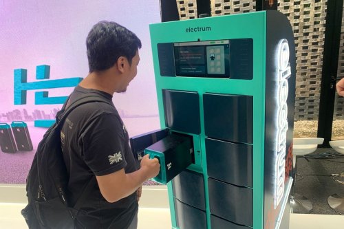 Pahami Status Baterai Motor Listrik Sistem Swap dan Risikonya