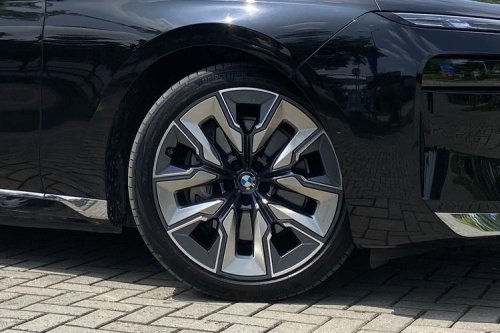 Salah Tekanan Ban Mobil Listrik Bisa Sebabkan Radial Crack