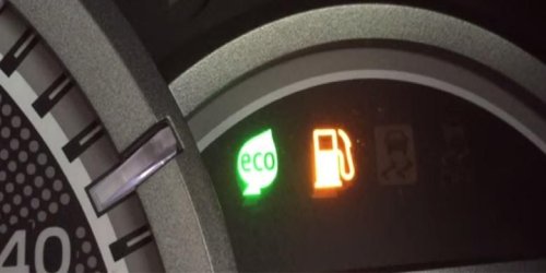Lampu Indikator Bensin Menyala, Sebenarnya Berapa Sisa BBM di Tangki?