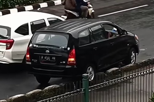Innova Tersangkut Separator Busway, Ini Potensi Kerusakan Kaki-kaki