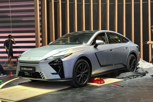 Lexus ES Hybrid dan Listrik Siap Meluncur di GIIAS 2026