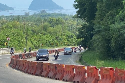 Trik Ampuh Menghindari Mobil Matik Mundur di Tanjakan