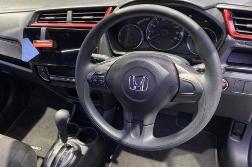 Honda, Honda Brio, Perbedaan Varian Honda Brio Special Edition dengan Brio Standar