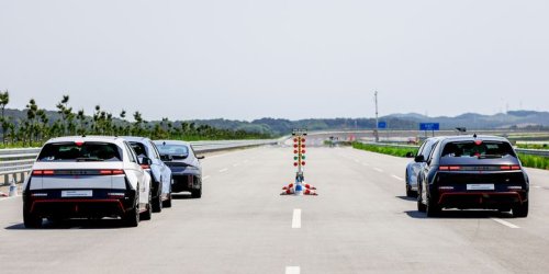 Mobil Mengeluarkan Bau Hangus Saat Gaspol, Ini Penyebabnya