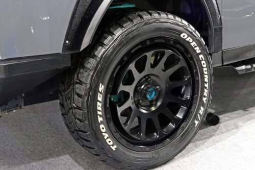 Ketika Toyota Alphard Menjelma Jadi Mobil Off-Road