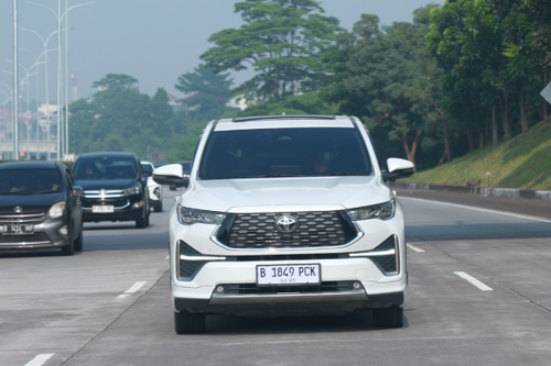 Menghindari Kerusakan Baterai Mobil Hybrid saat Jarang Dipakai