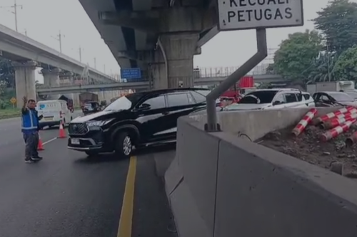 Urai Kepadatan, Contraflow di Tol Jakarta-Cikampek Diberlakukan