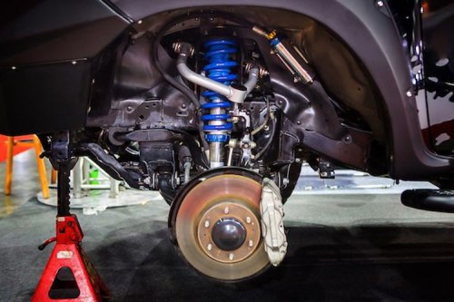 Kenali Penyebab Mobil Gampang Hilang Kendali Saat Musim Hujan