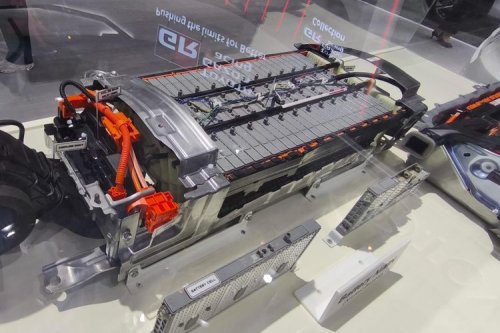 Toyota, Ini Alasan Toyota Tidak Menyarankan Rekondisi Baterai Mobil Hybrid