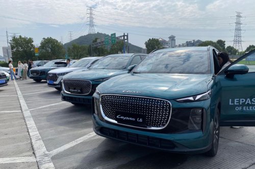 Konvoi LEPAS: SUV L8 Dites Jalan 1.000 Km di China