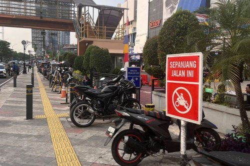 Beda Makna Rambu Dilarang Parkir dan Berhenti: Awas Kena Tilang