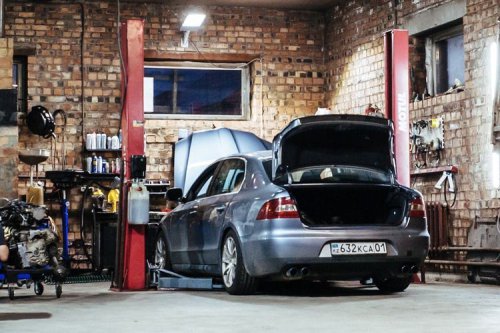 Jangan Sembarangan, Ini Posisi Parkir Mobil Paling Aman di Rumah