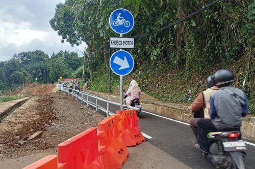 Hati-hati Lewat Jalan Alternatif Batu Tulis, Tanahnya Masih Labil