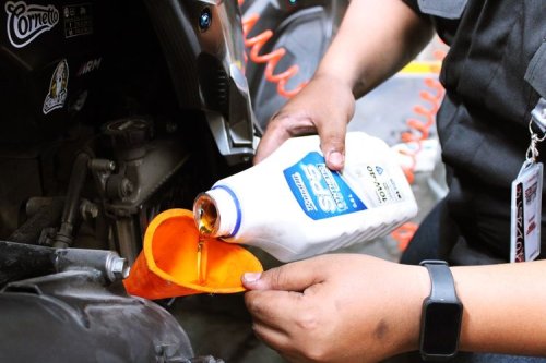 Kolaborasi PanaOil dengan ITS Gelar Service Gratis di Surabaya