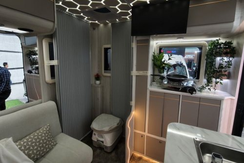 Modifikasi Toyota Hilux Rangga Motorhome dari Baze