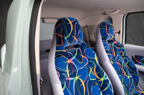 Kelebihan dan Kekurangan Bahan Jok Bus untuk Interior Mobil