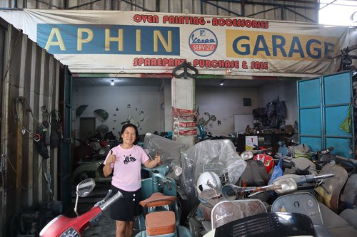 Montir Wanita Tangguh: Kisah Aphin dan Vespa Klasik