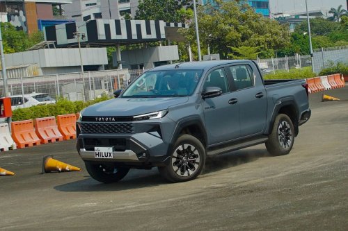 Toyota, Toyota Hilux, Toyota Belum Tertarik Hadirkan Hilux PHEV, Ini Alasannya
