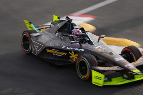 Kotornya Mobil Balap Formula E Usai Balapan di Sirkuit Ancol