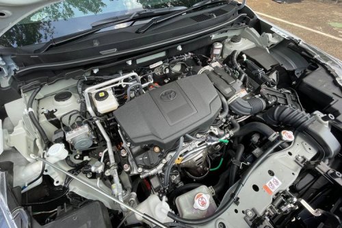Toyota, Siap Meluncur, Veloz Jadi Mobil Hybrid Termurah Toyota di Indonesia?