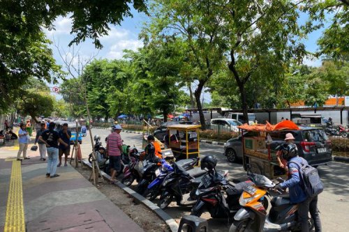 Jumlah Kendaraan Naik, Lahan Parkir Rumah Diusulkan Jadi Solusi