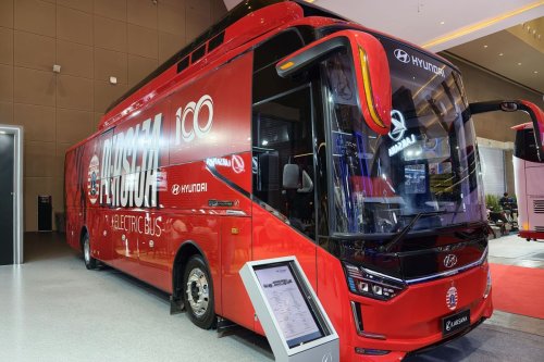 Skuad Persija Resmi Pakai Bus Listrik, Ini Penampakan Busnya