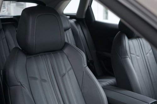 Cara Aman Membersihkan Jok Mobil, Jangan Asal Pilih Sabun