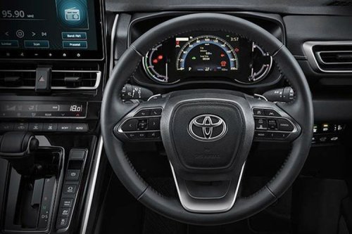 Dari Indonesia, Toyota Zenix Hybrid Model 2025 Meluncur di Thailand