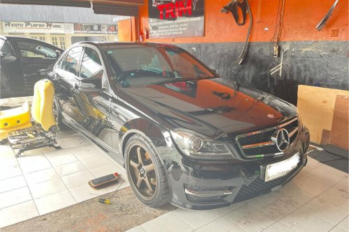 Penyakit Interior Mobil Eropa, Plafon Turun hingga Dashboard Retak