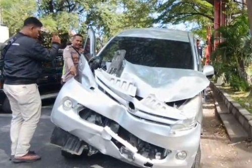 Mobil Taksi Online Tertabrak KA Batara Kresna di Solo, Sopir Kurang Waspada