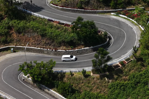 Tips Lebaran Aman, Mengemudi Mobil FWD di Tanjakan