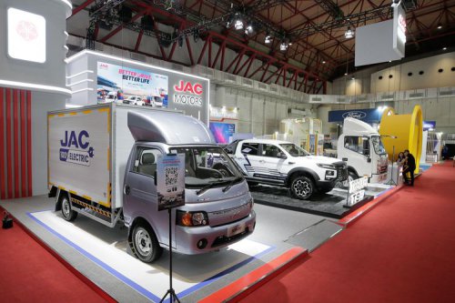 JAC Motors Pamerkan 3 Kendaraan Niaga Listrik