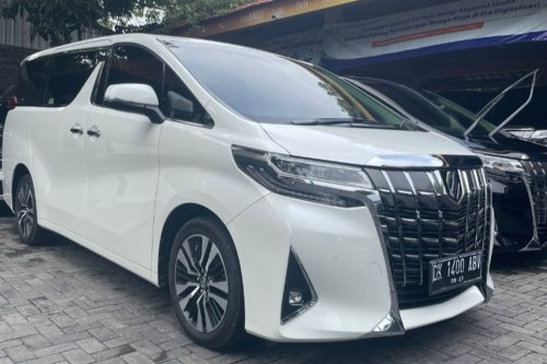 Pasar Mobil Listrik Turun, Alphard Tertekan oleh Denza D9