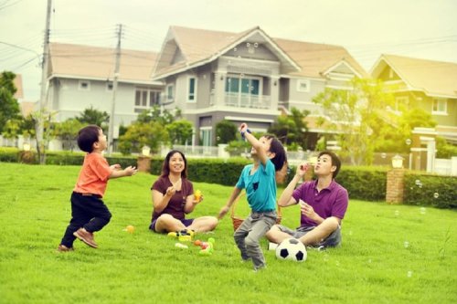 Hati-hati Pasang Stiker “Happy Family” di Mobil: Lindungi Data Pribadi
